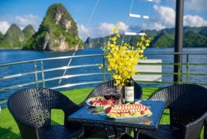 From Hanoi: Ha Long Bay Luxury Day Cruise with Food & Kayak