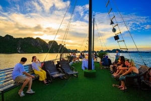From Hanoi: Ha Long Bay Luxury Day Cruise with Food & Kayak