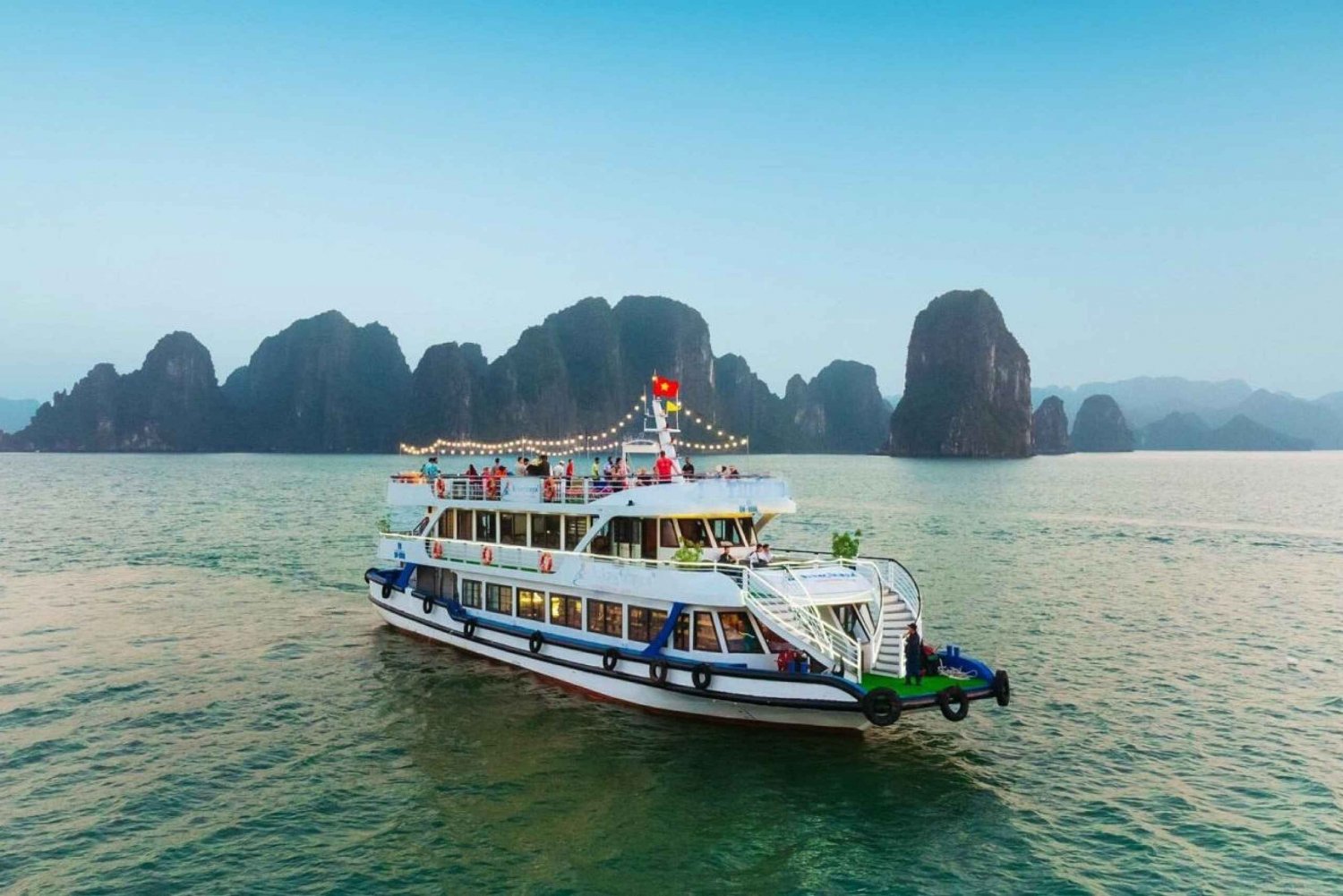 Från Hanoi: Halong Bay på 5-stjärnig guidad kryssning dagsutflykt.