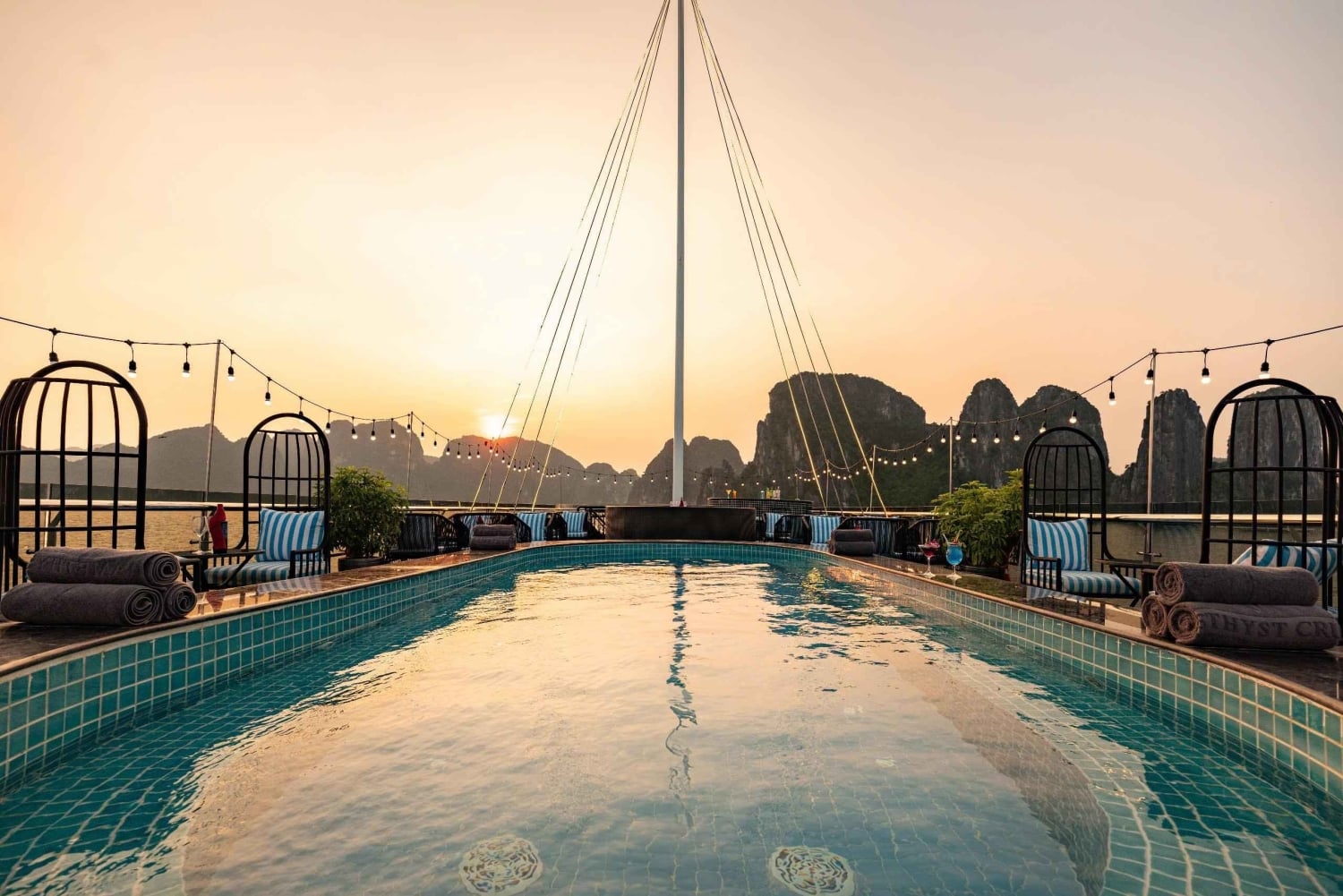 Crociera di lusso di un giorno intero nella Baia di Ha Long|Buffet e tutto incluso