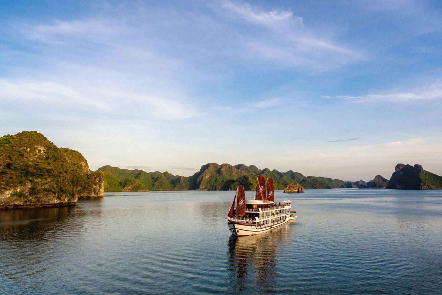 Ha Long & Lan Ha Bays: 2-dages krydstogt med måltider og kajaksejlads