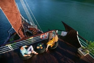 Zatoki Ha Long i Lan Ha: 2-dniowy rejs z posiłkami i spływem kajakowym