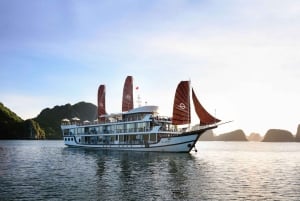 Ha Long & Lan Ha Bays: 2-dagars kryssning med måltider och kajakpaddling