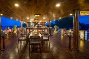 Ha Long & Lan Ha Bays: 2-dagars kryssning med måltider och kajakpaddling