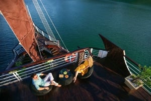 Ha Long & Lan Ha Bays: 2-dagars kryssning med måltider och kajakpaddling