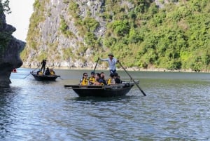 Ha Long & Lan Ha Bays: 2-dagars kryssning med måltider och kajakpaddling