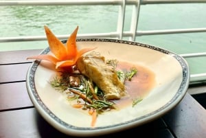 Ha Long & Lan Ha Bays: 2-dagars kryssning med måltider och kajakpaddling