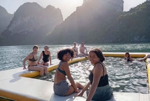 Ha Long & Lan Ha Bays: 2-dagars kryssning med måltider och kajakpaddling