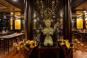 Ha Long & Lan Ha Bays: 2-dagars kryssning med måltider och kajakpaddling