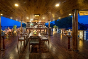 Ha Long & Lan Ha Bays: 2-dages krydstogt med måltider og kajaksejlads