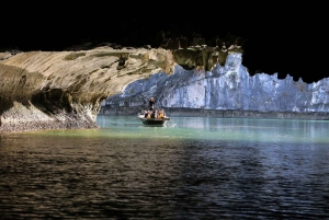 Ha Long & Lan Ha Bays: 2-dages krydstogt med måltider og kajaksejlads