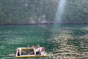 Ha Long & Lan Ha Bays: 2-dages krydstogt med måltider og kajaksejlads