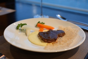 Ha Long & Lan Ha Bays: 2-dages krydstogt med måltider og kajaksejlads