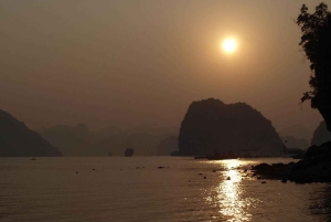 Hanoi: Ha Long Bay 1 dag/kleine groep en lunch