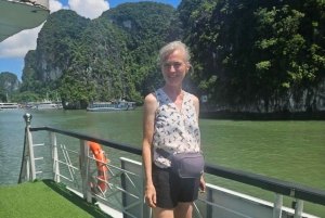 Hanoi: Ha Long Bay 1 dag/kleine groep en lunch