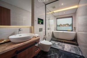 Halong Bay: 2-dagars lyxkryssning med fina middagar och kajakpaddling