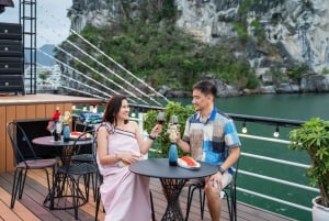 Zatoka Halong: 5-gwiazdkowy luksusowy rejs – zachód słońca, bufet z transportem
