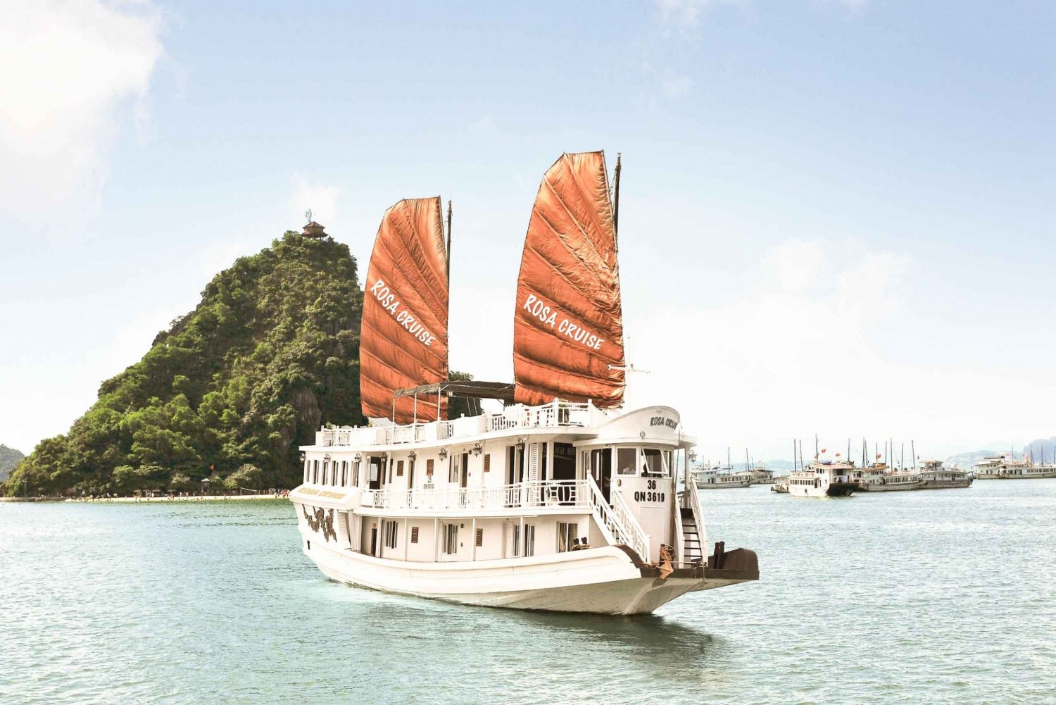 2-Day or 3-Day: Halong&Lan Ha Bay Cruise 5* balcony, bathtub