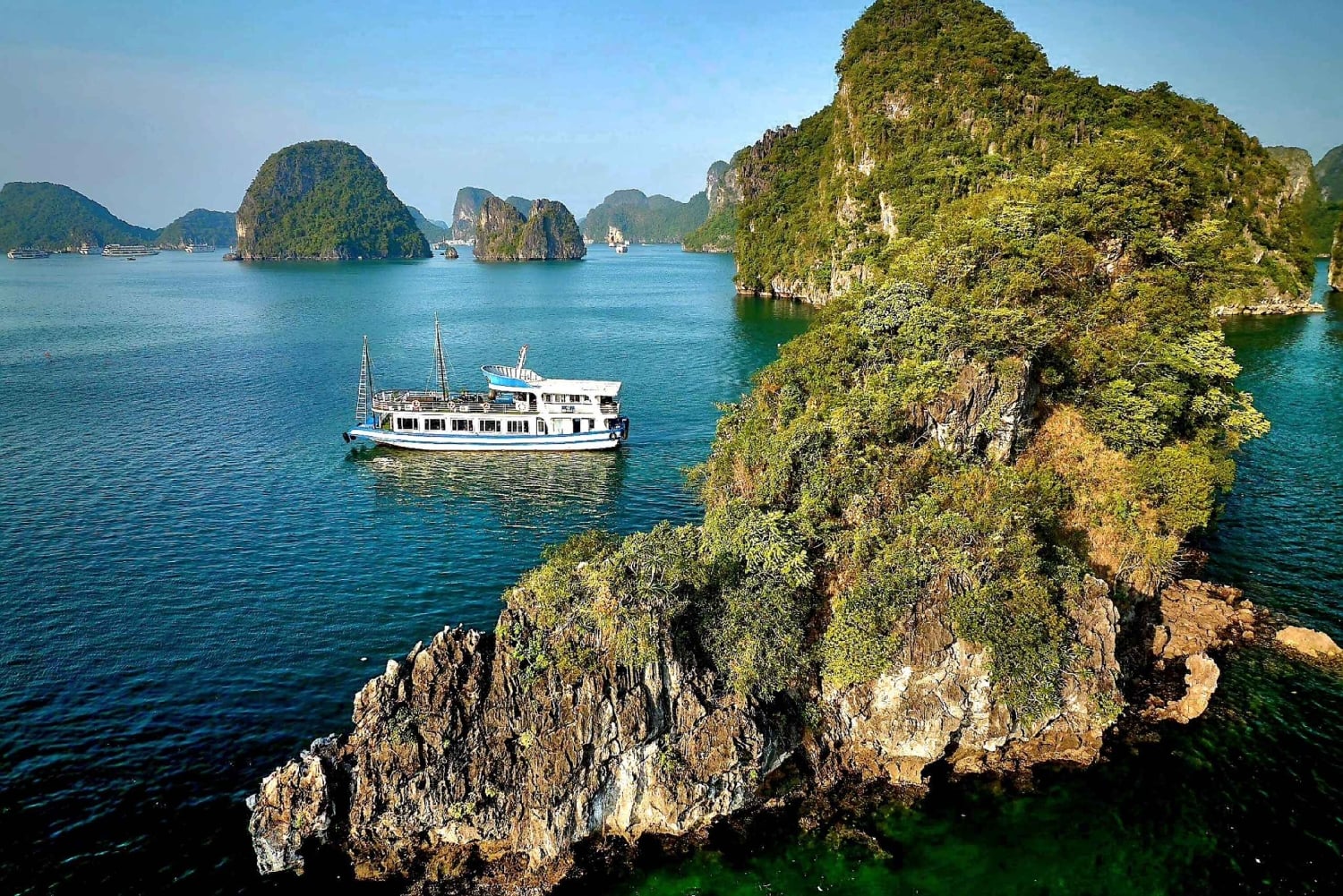 Halong Bay: Day Cruise with Caves, Kayaking & Sunset Party
