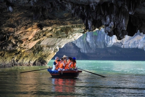 Halong Bay: dagcruise met zwemmen, maaltijd en kajakken