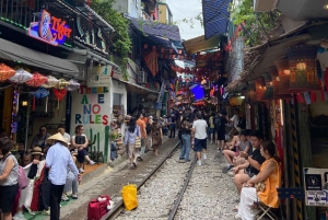 Halongbugten: Privat udflugt til Hanoi med frokost