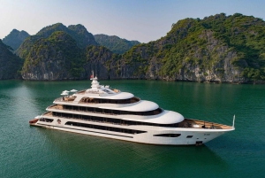 Bahías de Halong y Lan Ha: crucero prémium de 2 días y camarote con balcón