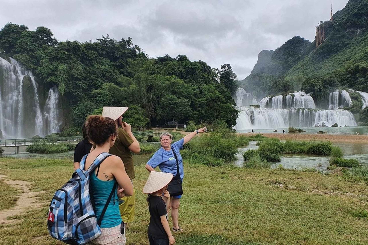 Hanoi: 2-Day Ban Gioc Guided Waterfall & Cave Tour with Food