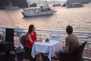 Hanoi: Ylellinen 5 tähden Aspira Cruise parvekkeella ja kylpyammeella