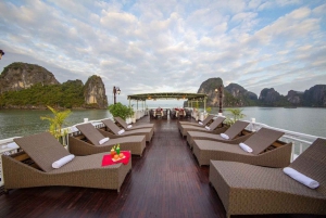 Hanoi: 2-Day Halong Bay Boutique Cruise with Kayaking