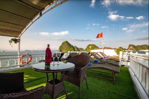 Hanoi: 2-Day Halong Bay Boutique Cruise with Kayaking