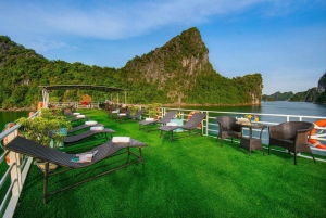 Hanoi: 2-Day Halong Bay Boutique Cruise with Kayaking