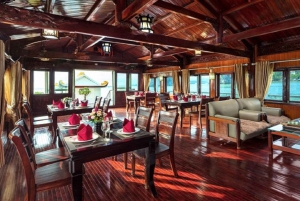 Hanoi: 2-Day Halong Bay Boutique Cruise with Kayaking