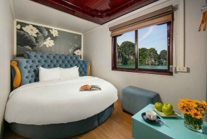 Hanoi: 2-Day Halong Bay Boutique Cruise with Kayaking