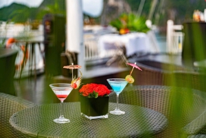 Hanoi: 2-Day Halong Bay Boutique Cruise with Kayaking