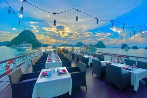 Hanoi: 2-Day Halong Bay Boutique Cruise with Kayaking