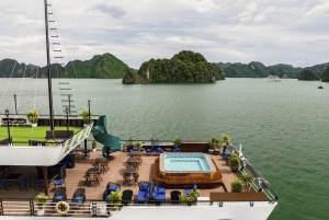 Hanói: crucero de 2 días por las bahías de Halong y Lan Ha
