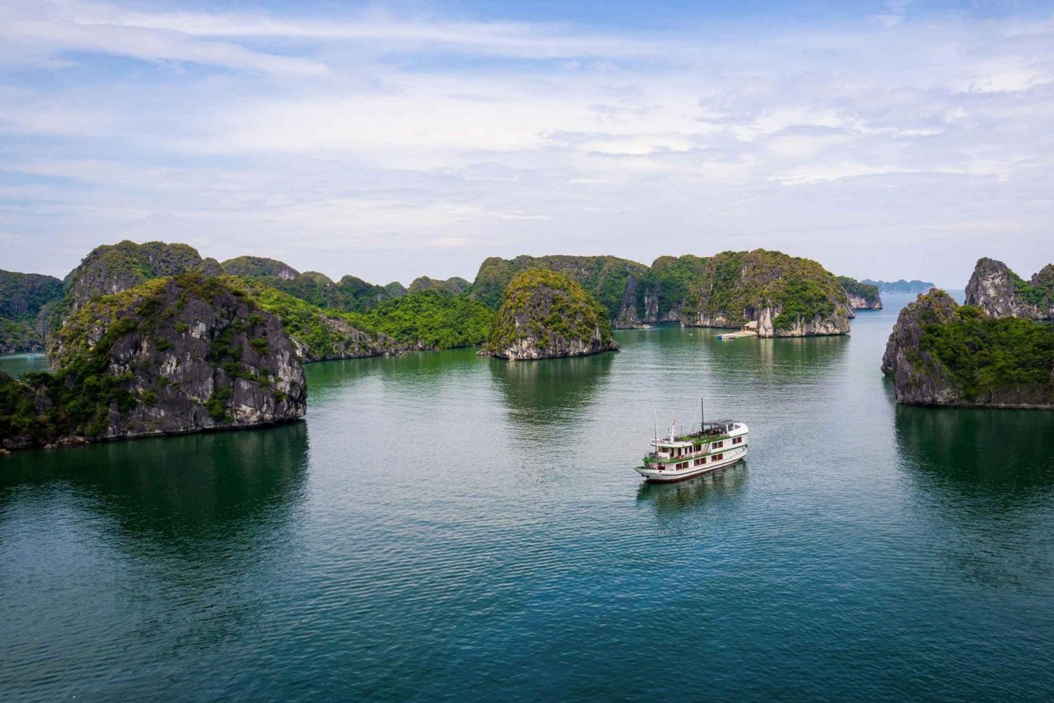 Hanoi or Ninh Binh: 2-Day Lan Ha Bay & Cat Ba Island Cruise