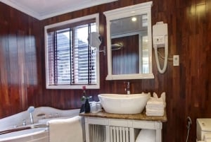 Hanoi: 2-dagars lyxkryssning i Bai Tu Long Bay Cave & kajakpaddling