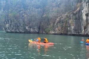 Hanoi: 2-dagars lyxkryssning i Bai Tu Long Bay Cave & kajakpaddling