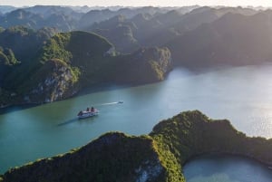 Hanoi: Crociera di lusso di 2 giorni nella Baia di Halong e nella Baia di Lan Ha