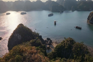 Hanoi: 2-Day Tour to Ninh Binh & Halong Bay With Transfer