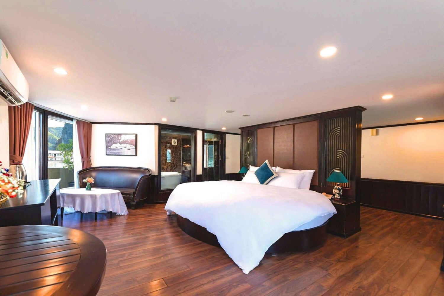 Hanoi: 2D1N Ha Long Bay med Amanda Cruise