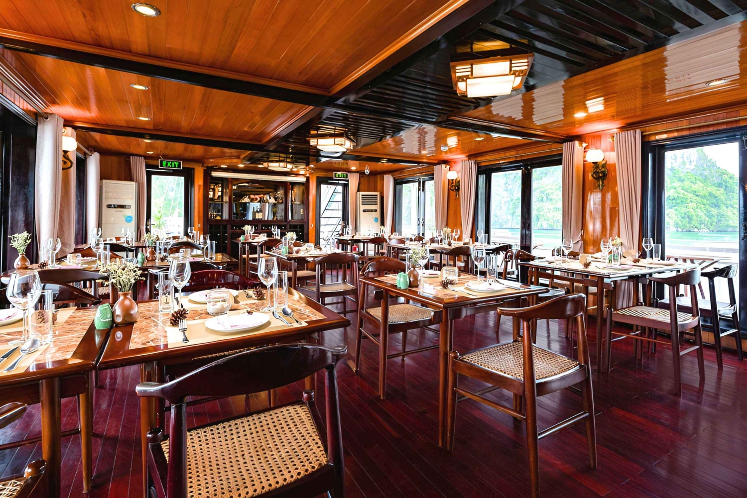 Hanoi: 2 päivää ja 1 yö Ha Longin lahdella Hera Boutique Cruisen kanssa