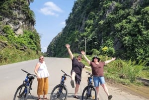 Hanoi: crociera di 3 giorni a Ninh Binh e 5 stelle nella baia di Ha Long con pasti inclusi