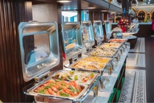 Hanoi: crociera a 5 stelle nella baia di Halong con pranzo, jacuzzi e party