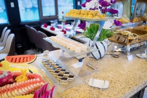 Hanoi: crociera a 5 stelle nella baia di Halong con pranzo, jacuzzi e party