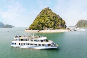 Hanoi: crociera a 5 stelle nella baia di Halong con pranzo, jacuzzi e party
