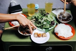 Hanoi: 7 Tastings Street Food Tour with Train Street