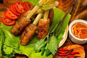 Hanoi: 7 Tastings Street Food Tour with Train Street