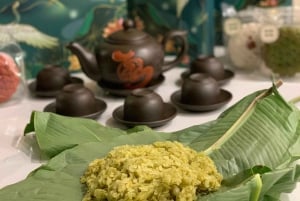 Hanoi: 7 Tastings Street Food Tour with Train Street